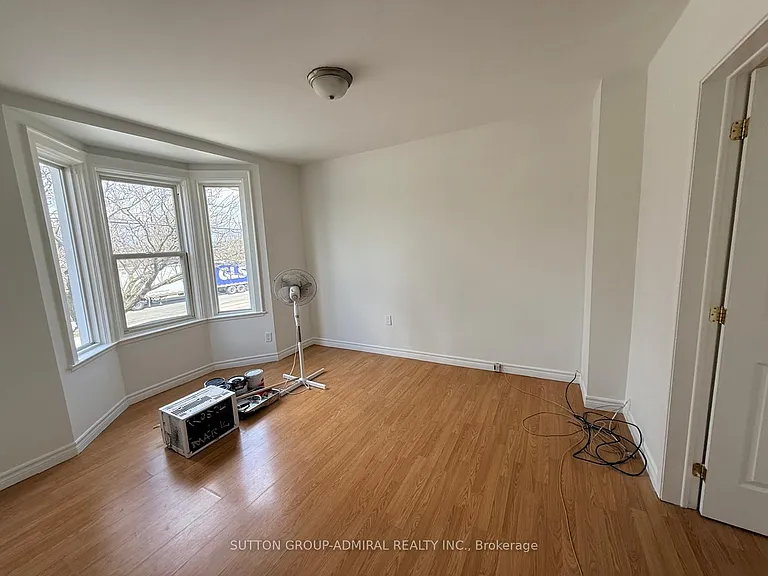 102 39th St W #2 — Photo 2