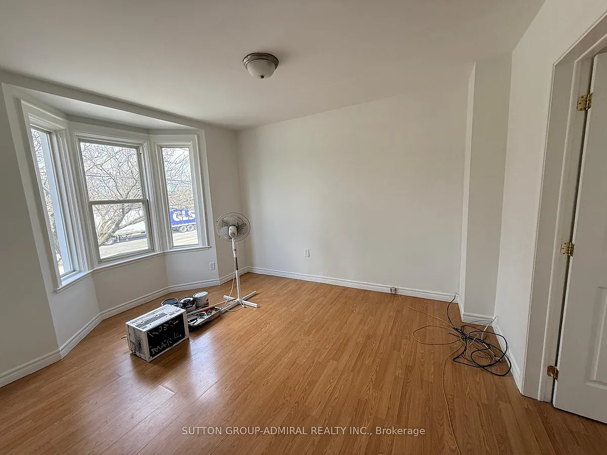 Building Photo - 102 39th St W #2