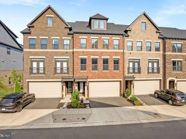 22274 Cornerstone Crossing Ter, Ashburn, VA 20148