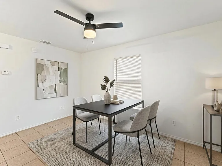 Gardenia Apartments — Photo 3