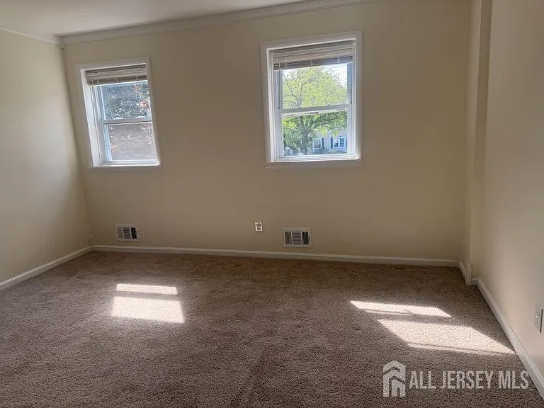 614 W 8th St #2 — Photo 8