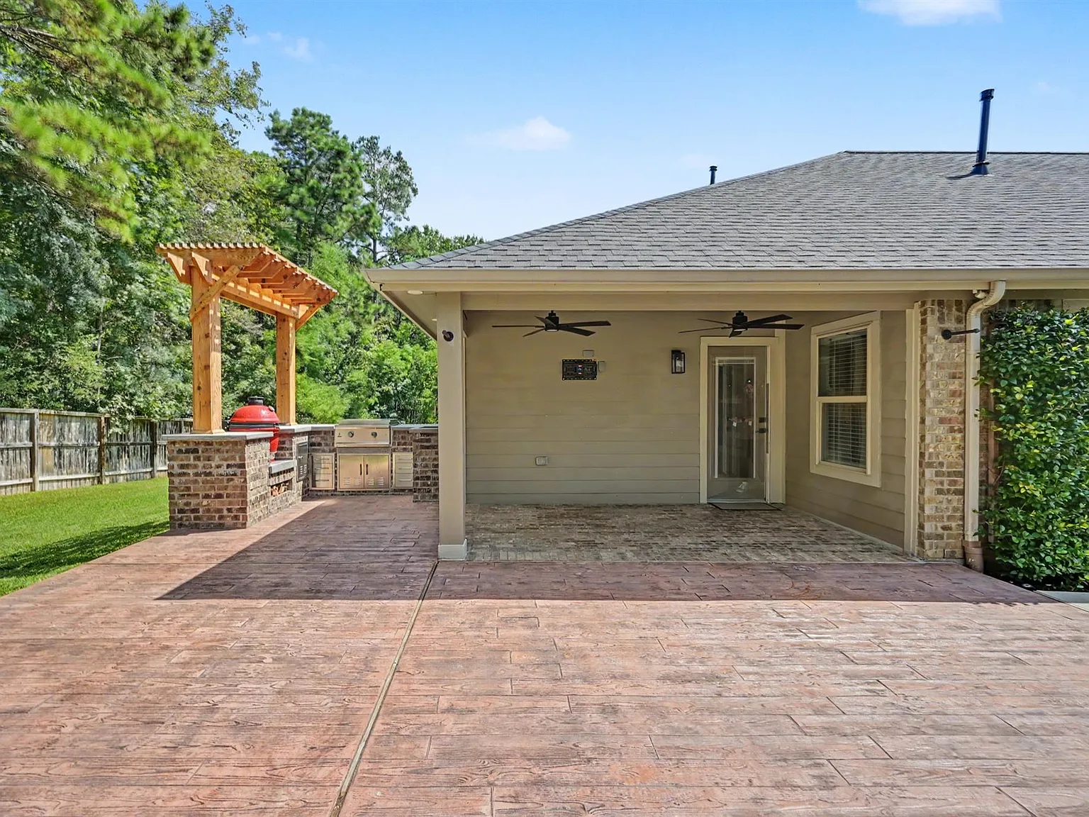 3 bed, 2.0 bath, 1745 sqft, $2,600 — Photo 3