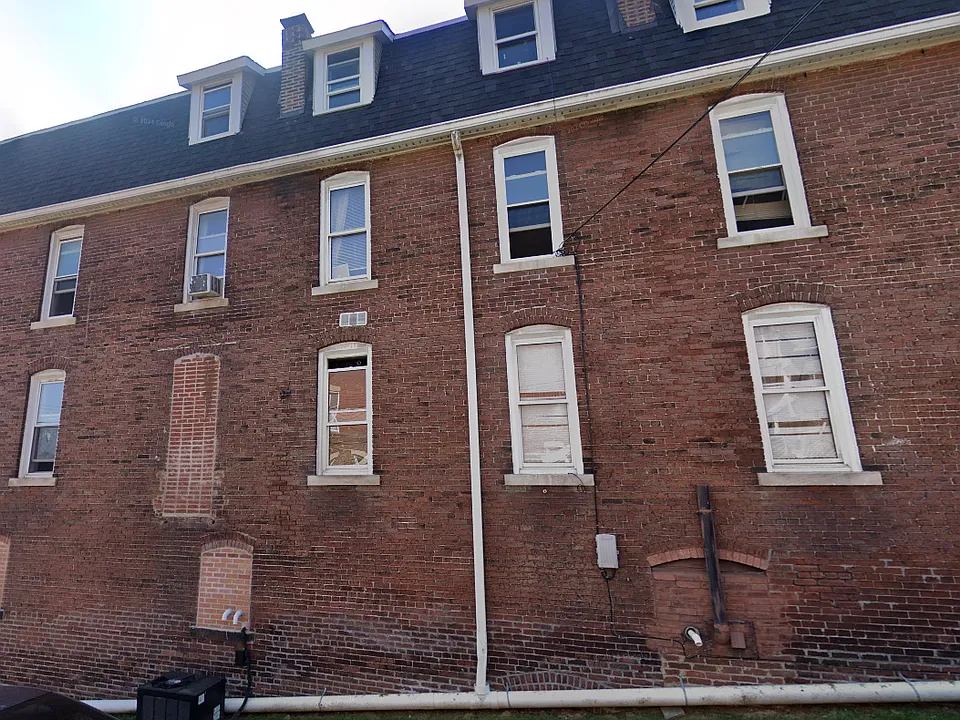 600 Hansen Ave #4