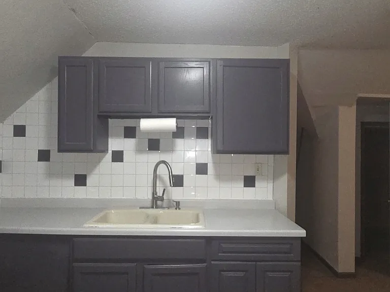 924 Rose Ave E #1 — Photo 2