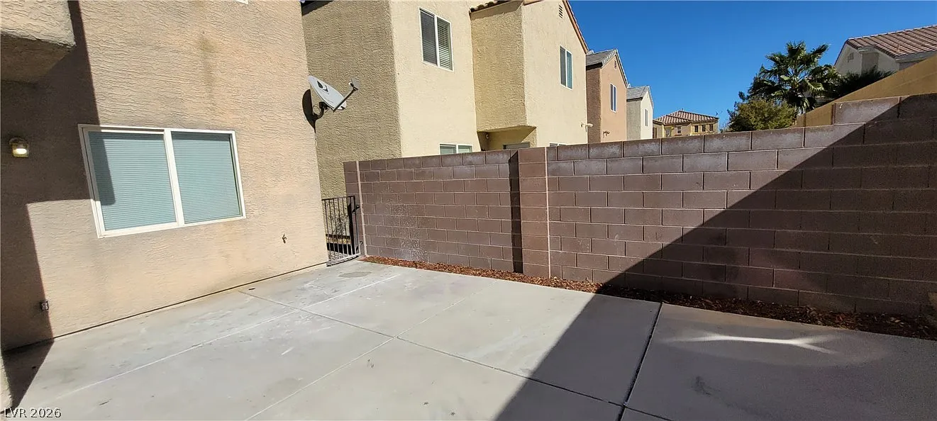3 bed, 2.5 bath, 1421 sqft, $1,959 — Photo 3