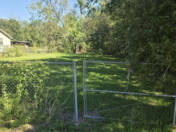 1677 Chamberlin Dr, Beaumont, TX 77707