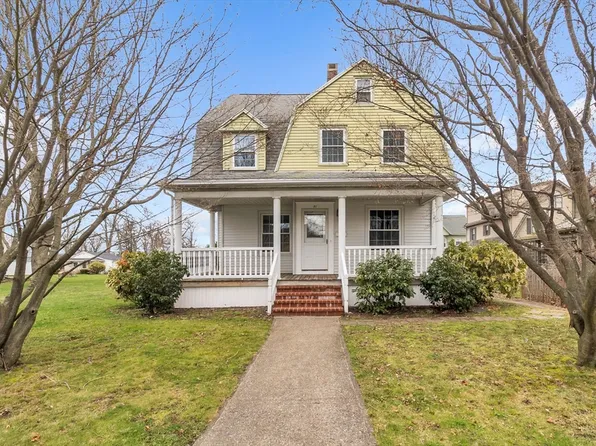 81 Fairview Ave, Chicopee, MA 01013
