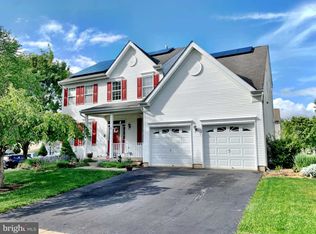 16 Surrey Ln, Burlington, NJ 08016