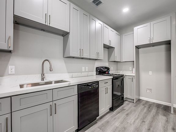5th image of 2910 S Laredo St #2