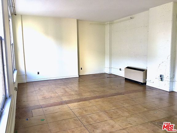 5th image of 215 W 7th St APT 1110