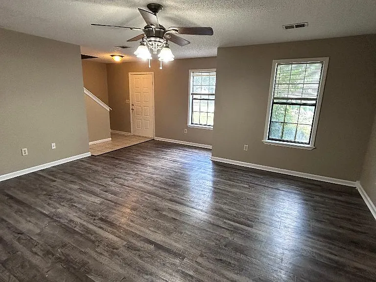 1602 Golf Course Dr — Photo 2