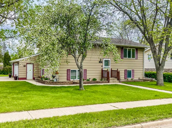 905 S 16th St, Aberdeen, SD 57401