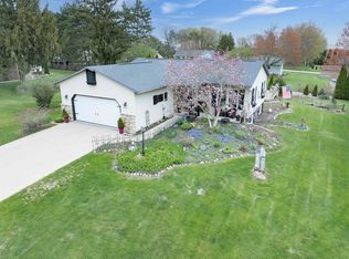 8322 Pine Cone Cir, Larsen, WI 54947