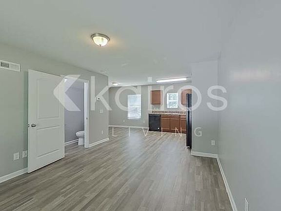 5th image of 336 Hamilton Dr
