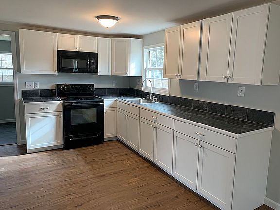 2nd image of 302 N College St