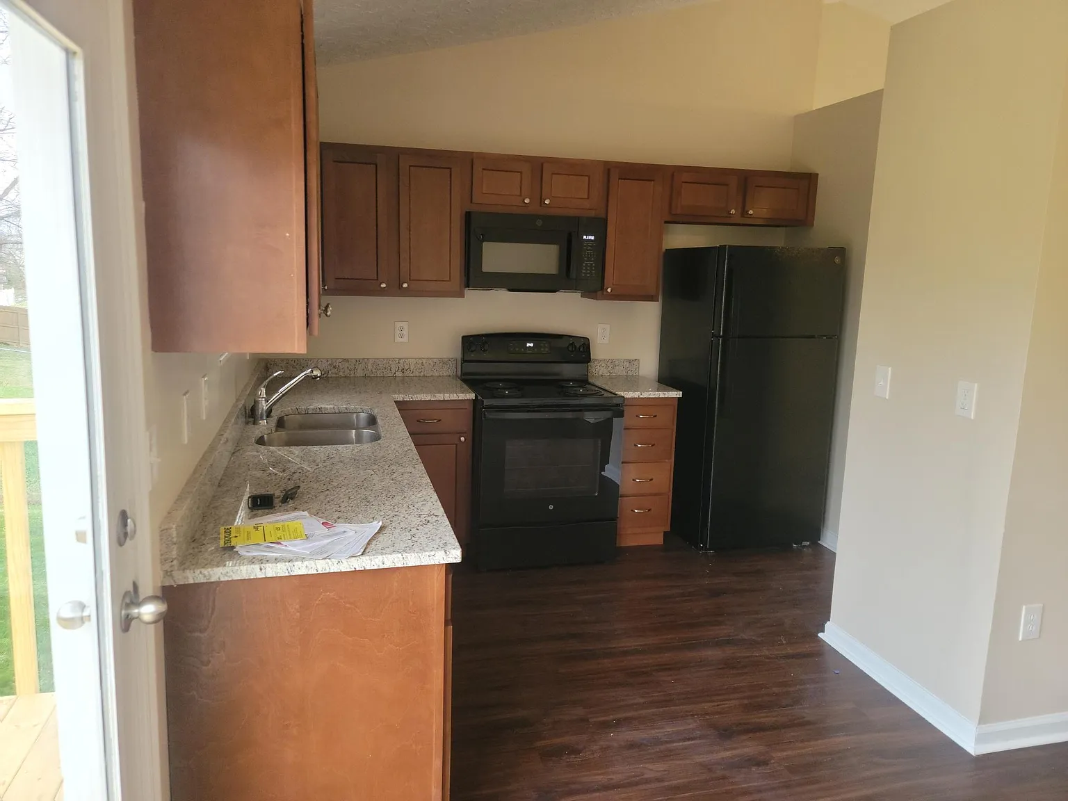 3 bed, 2.5 bath, 1480 sqft, $2,050 — Photo 4