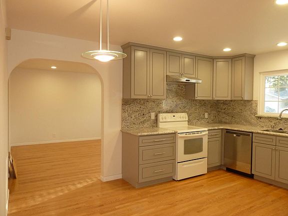 2nd image of 2147 Briarwood Dr