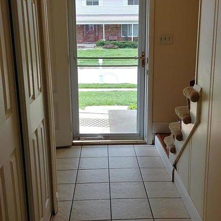 4th image of 390 Lytton Way