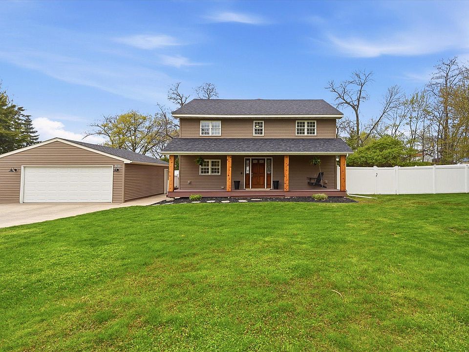 1st image of 811 Montrose Blvd