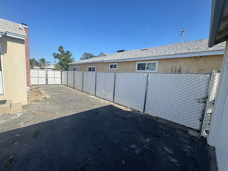 7333 Camellia Ave — Photo 24