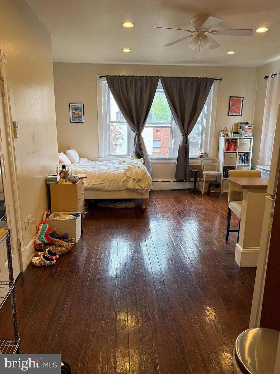 Building Photo - 1723 Pine St #3R