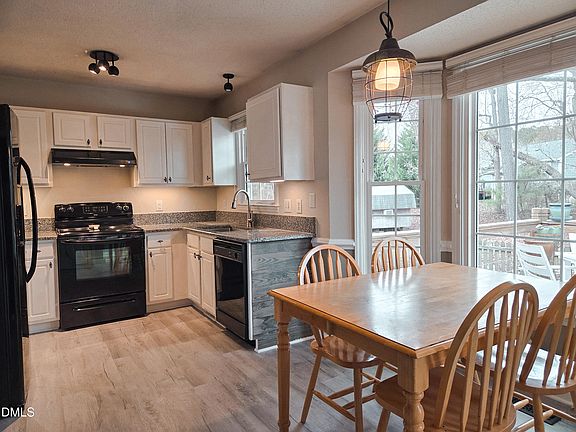 5th image of 1004 Holly Pointe Dr