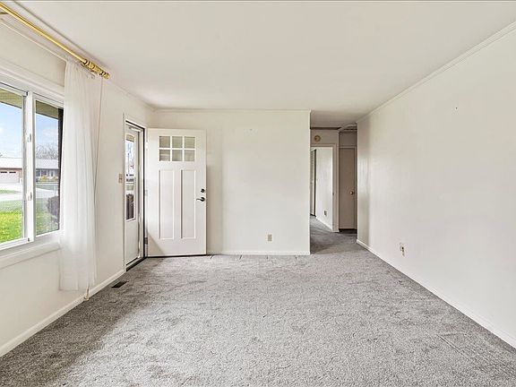 4th image of 4 Crestwood Dr