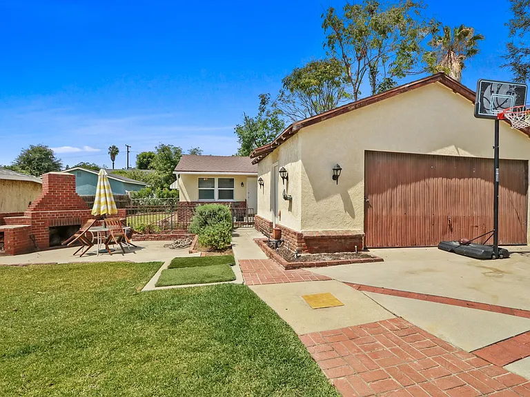 Rose Dr Duplex — Photo 14