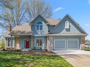1010 SW Cross Creek Dr, Grain Valley, MO 64029