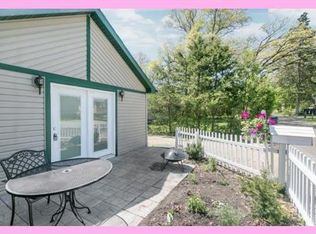 111 Beach Ave, Edgerton, WI