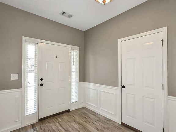 3rd image of 124 Hidden Lake Cir