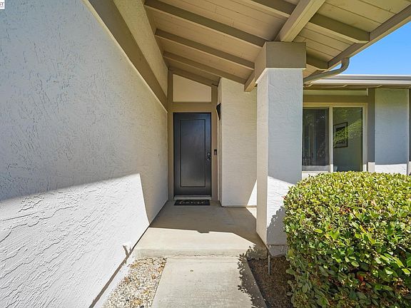 3rd image of 38660 Moore Dr