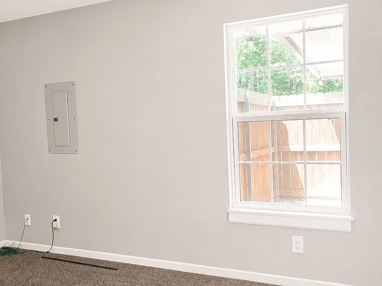 903 W Walnut St #B — Photo 8