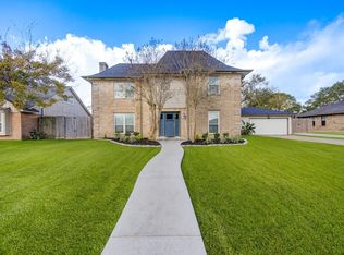 303 Old Bayou Dr, Dickinson, TX 77539