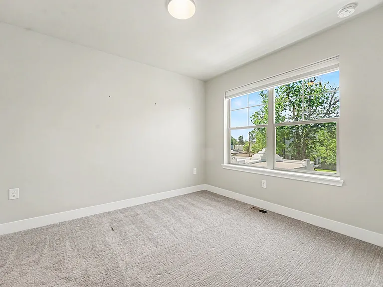 2816 Federal Blvd — Photo 13