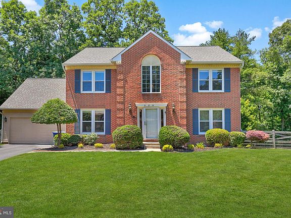 4th image of 909 Broad Oaks Dr