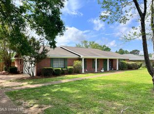 349 Swan Lake Dr, Jackson, MS 39212