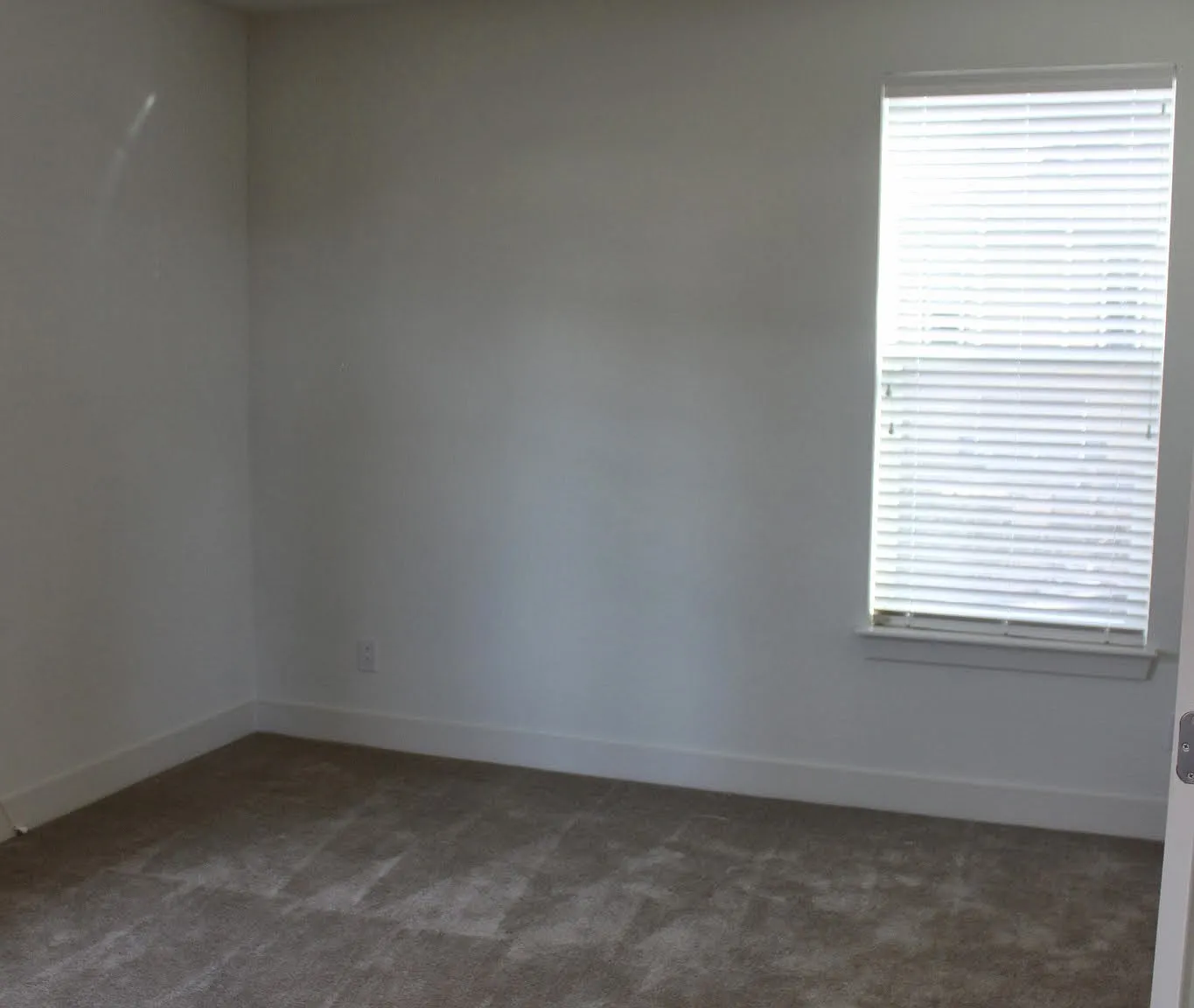 4 bed, 2663 sqft, $3,300 — Photo 4