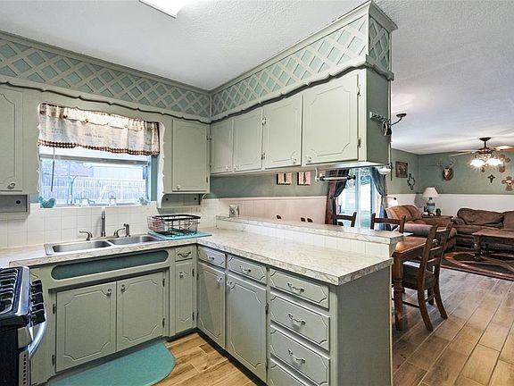 4th image of 3007 NE 10th St
