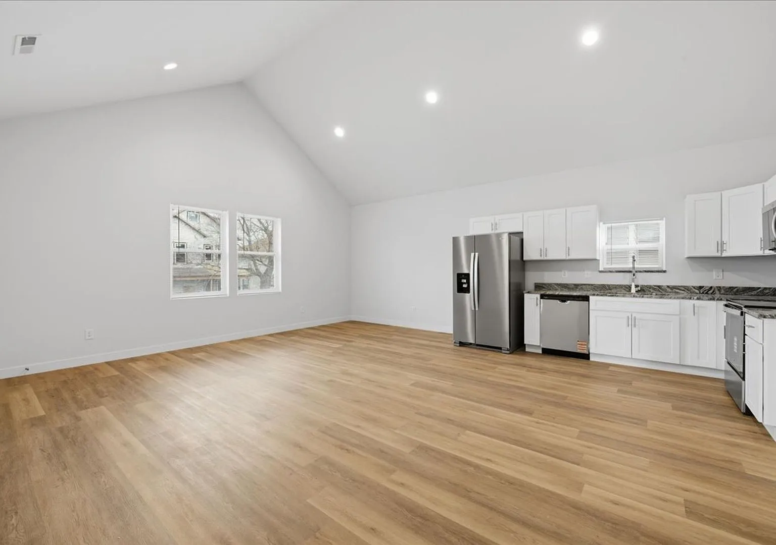 2708 E 56th Street - Unit B - $2,095.00/mo. — Photo 3
