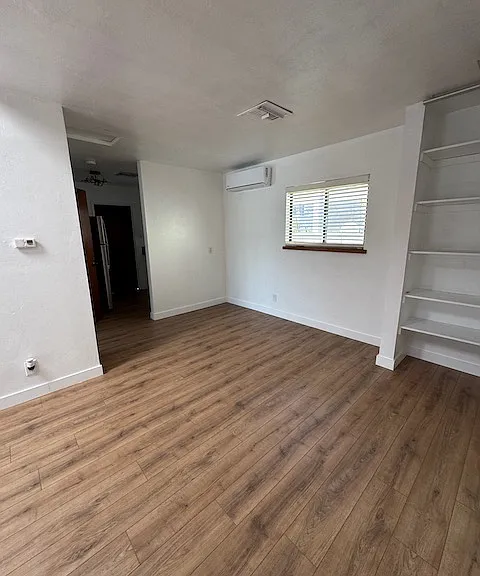406 N Clementine St — Photo 5