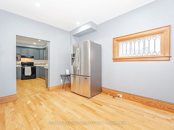 4th image of 102 Queen St S