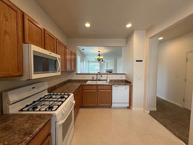 2305 Clementine Ln — Photo 7