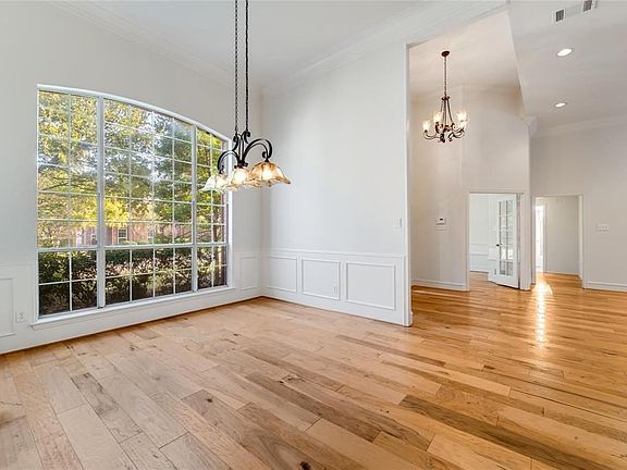 4th image of 665 Hawthorn Cir