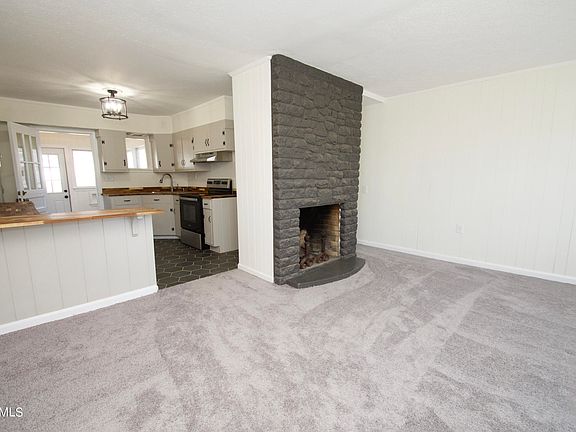3rd image of 404 Henderson St