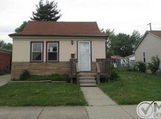 22915 Arcadia St, Saint Clair Shores, MI 48082