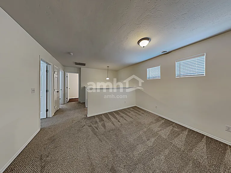 724 N Carisbrooke Ave — Photo 10