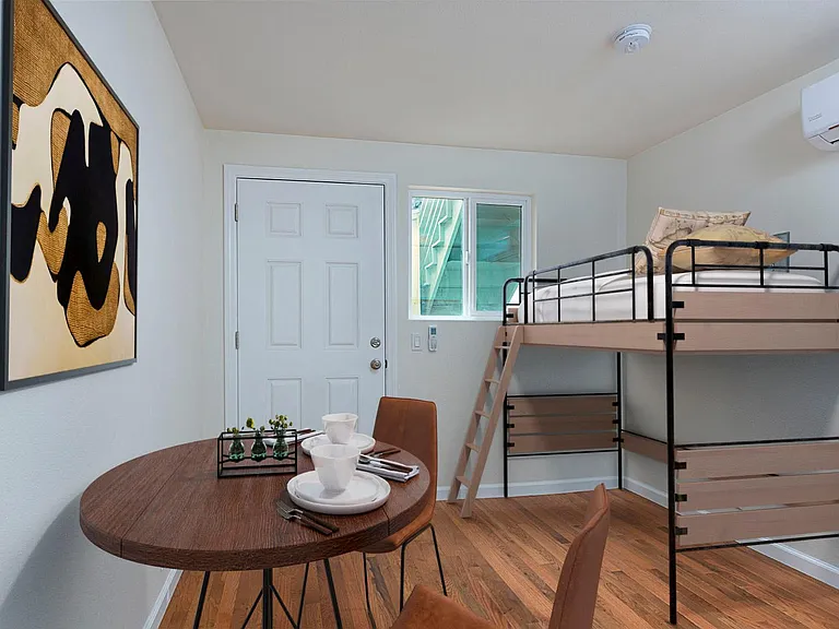 217 W 10th St #B — Photo 2