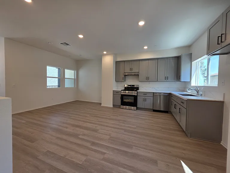 1626-1630 W Mission Blvd #103 — Photo 5