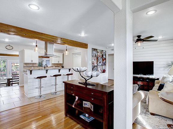 4th image of 327 BURNSIDE DR